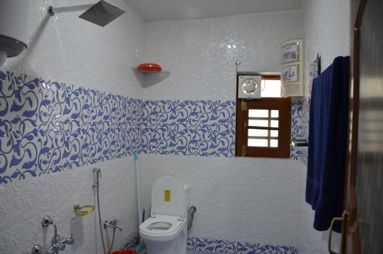 Mir Manzil Acomodação com café da manhã Srīnagar Exterior foto